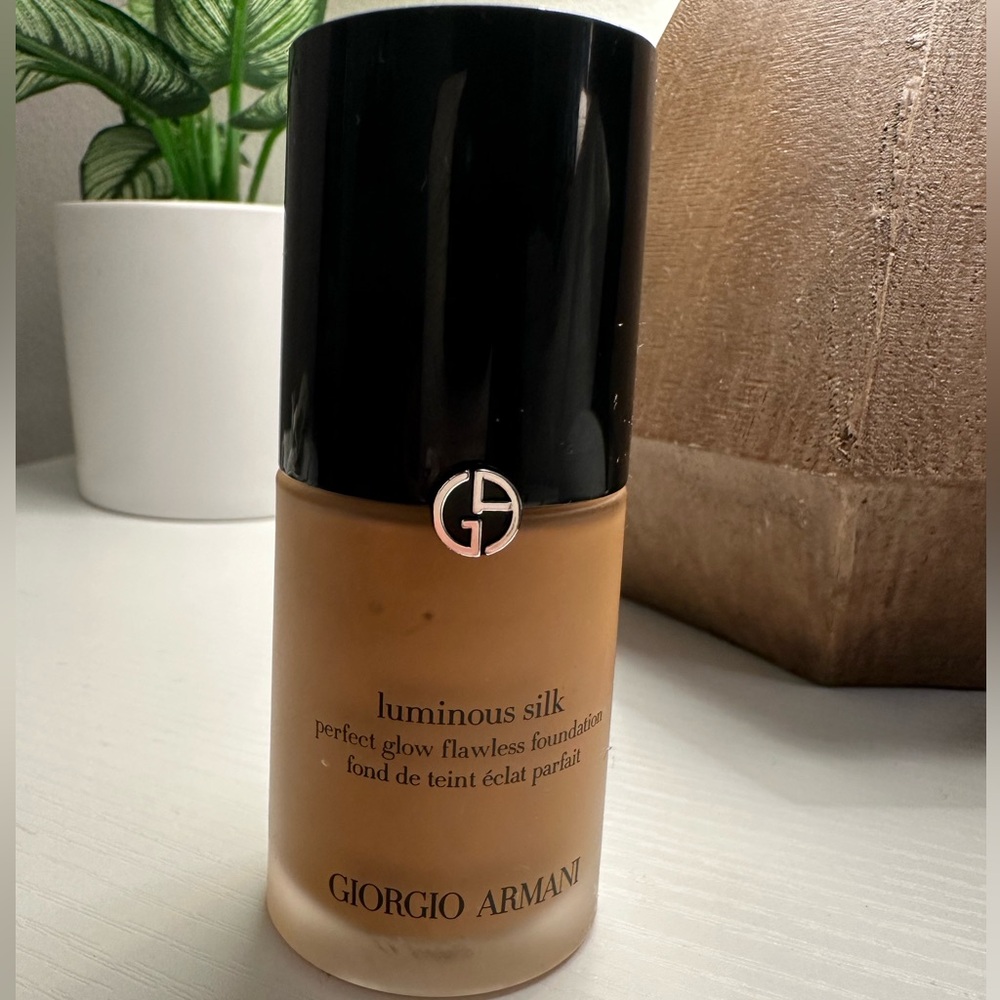 Armani Beauty Luminous Silk foundation - shade 8.75